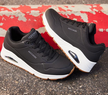 LÄSSIGE SNEAKER